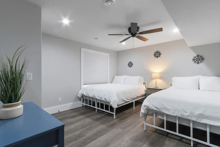 Bedroom 3 with 2 Queen size beds