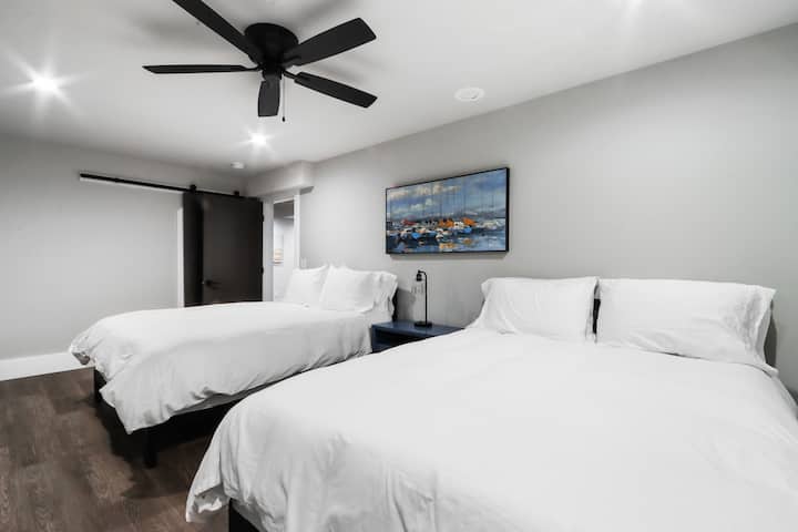 Bedroom 4 with 2 Queen Beds