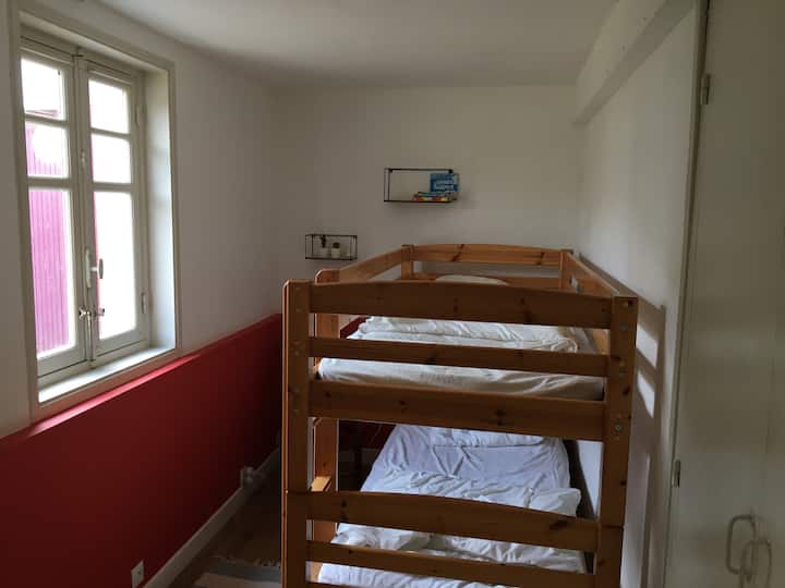 غرفة نوم 2 بسرير بطابقين