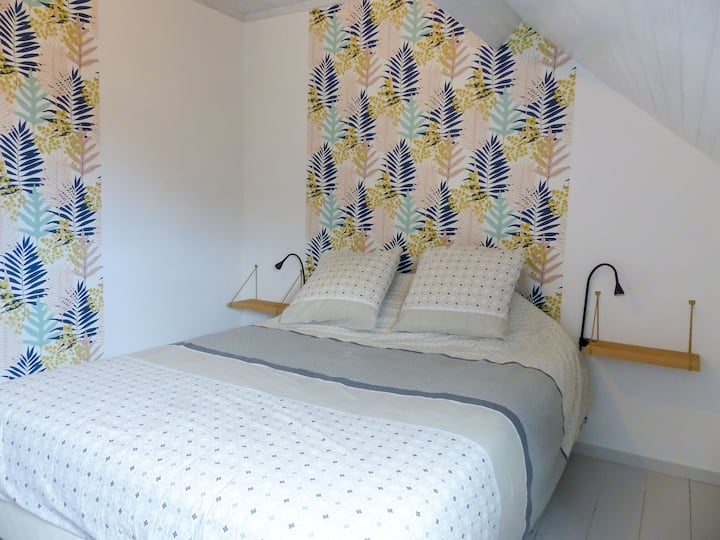 First bedroomupstairs for 2 people with garden view.