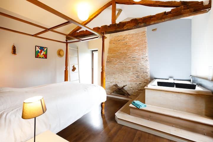 Главна спална соба „Les O' sages“ со балнео