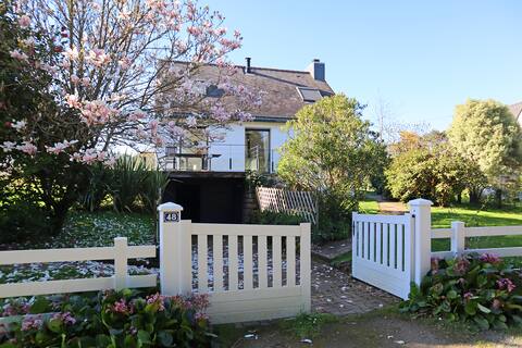 Annick Baden House, 100m from  the Gulf of Morbihan