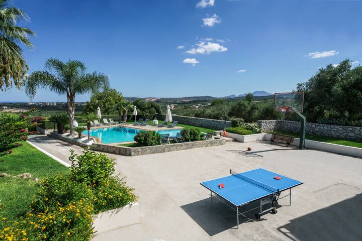 Villa w/Private Pool, Play Area, BBQ & Ping Pong gallery image 3