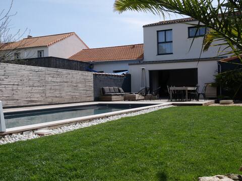 Beautiful House La Rochelle, close to center, pool