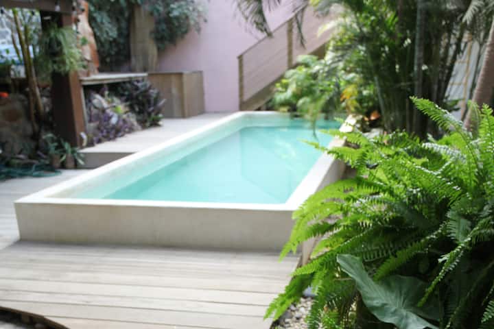 Unique Oceanview house with pool, A/C & Starlink