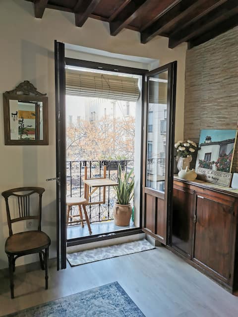Top Airbnb: Historical 1920's Traditional Home w/ Roof Terrace en Alacant / Alicante
