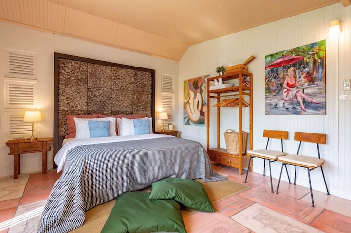 Artist House & Gallery- 3 Guest Suites gallery image 3