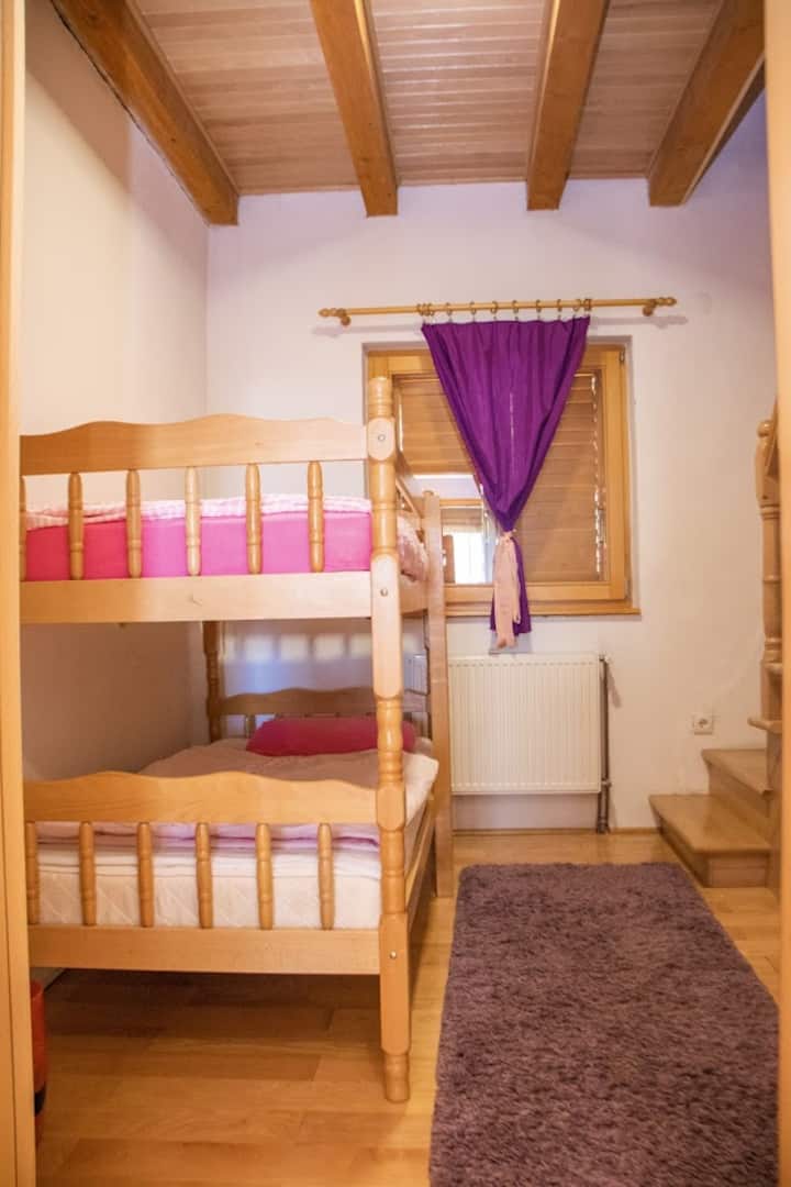 Bedroom 3
Bed: 1x bunk bed
Person: 2
