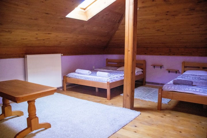 Bedroom 5
Bed: 2x queen size
Person: 4