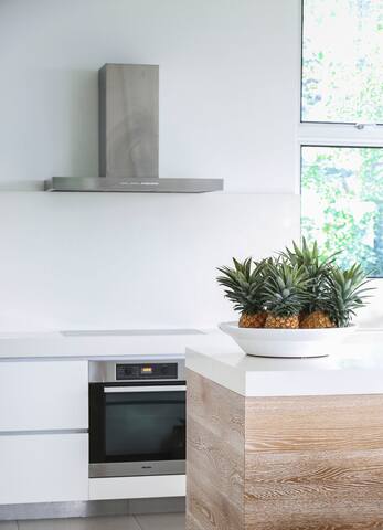 Hastings Park 6: Luxury Penthouse, Private Pool gallery image 3