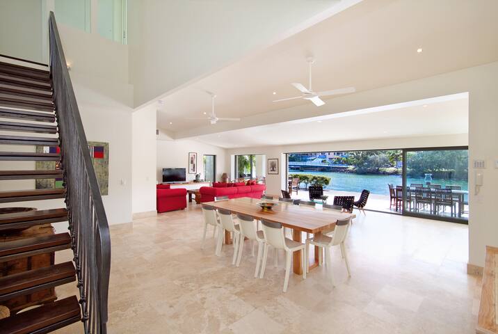 Canalfront Retreat: Private Jetty & Pool gallery image 2