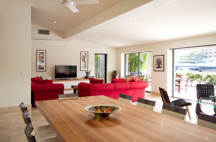 Canalfront Retreat: Private Jetty & Pool gallery image 4