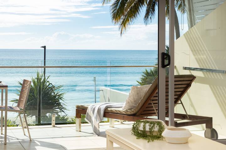 Fairshore 28: Beachfront Escape