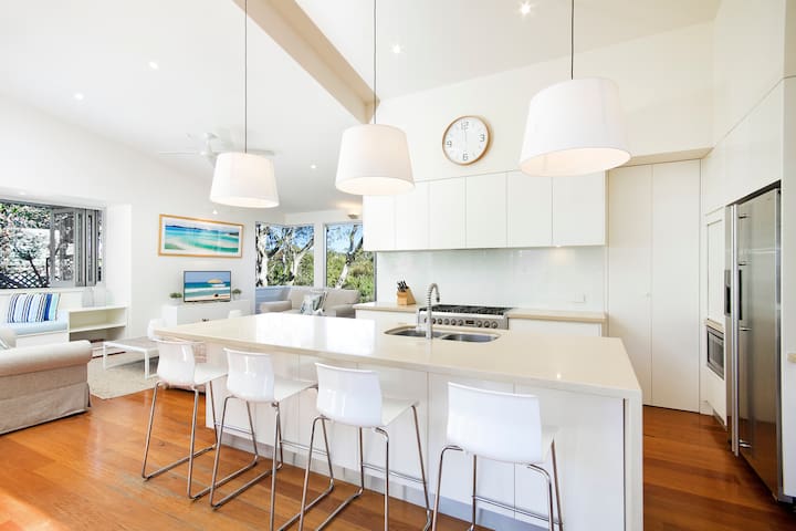 On The Deck at Sunshine Beach gallery image 2