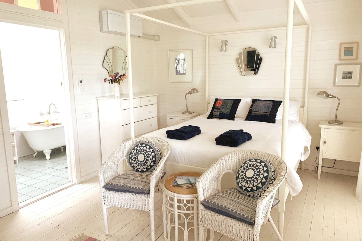 Top performing Airbnb: Verandah Room. Vintage beach vibe @HuskissonBnB in Huskisson