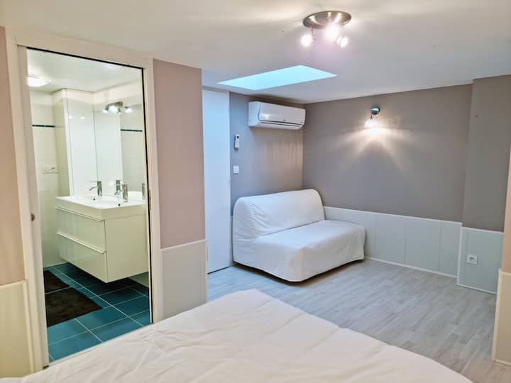 chumba cha kulala cha ghorofa ya chini na puy ya mwanga