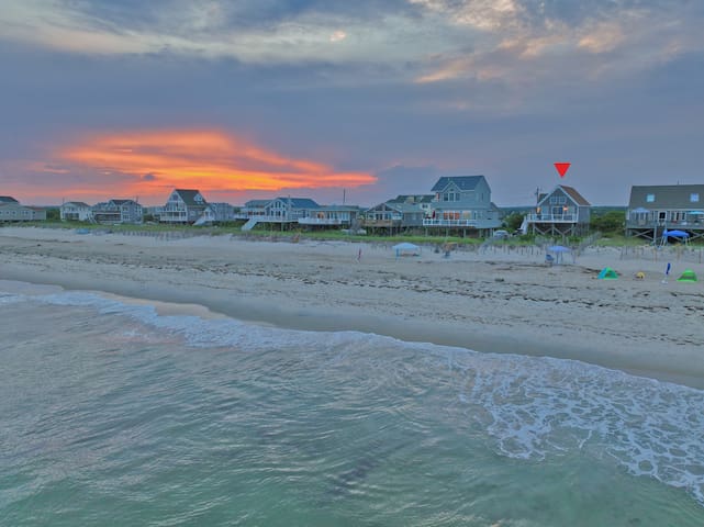 Pet-Friendly Private Beach Oceanfront Cottage A/C