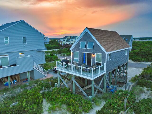Pet-Friendly Private Beach Oceanfront Cottage A/C gallery image 2