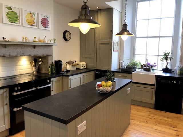 Beautiful, Georgian flat in the heart of Edinburgh gallery image 5