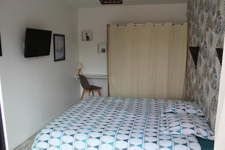 KREVET U SPAVAĆOJ SOBI 160