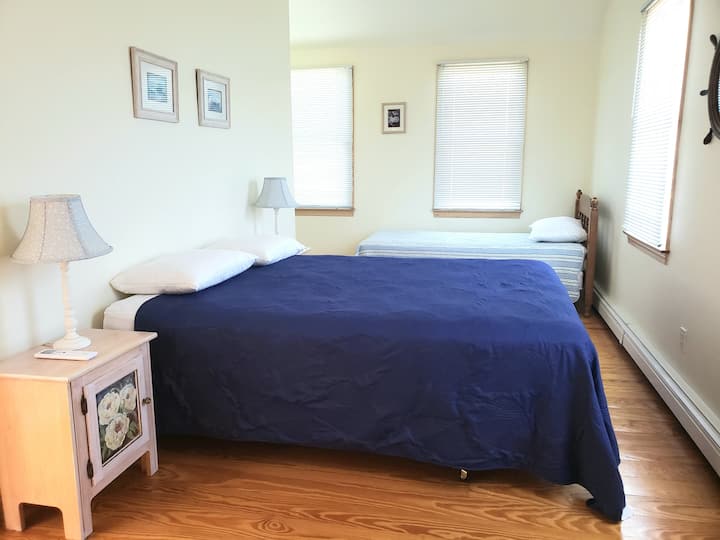 Стая с легло на 2 - ри етаж, двойно и двойно легло