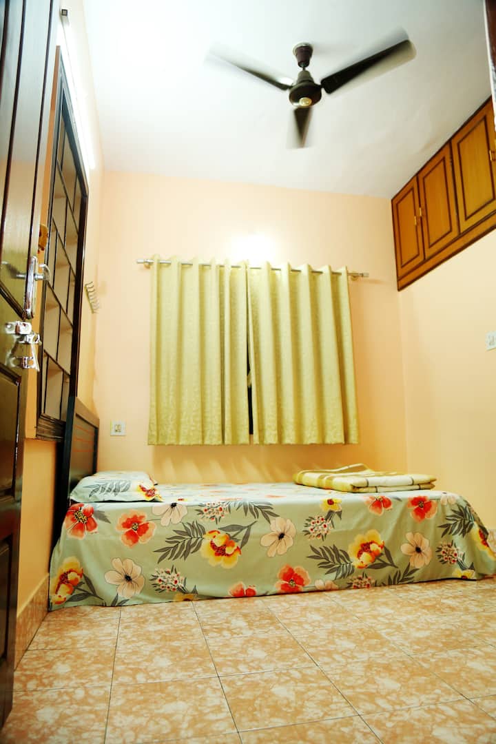 Chumba cha 2 cha kulala (Kitanda na Kitanda cha Ukubwa wa Malkia)