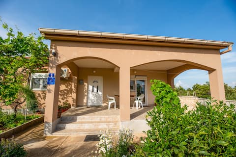Entire house with garden near beach - Vrsi, Zadar