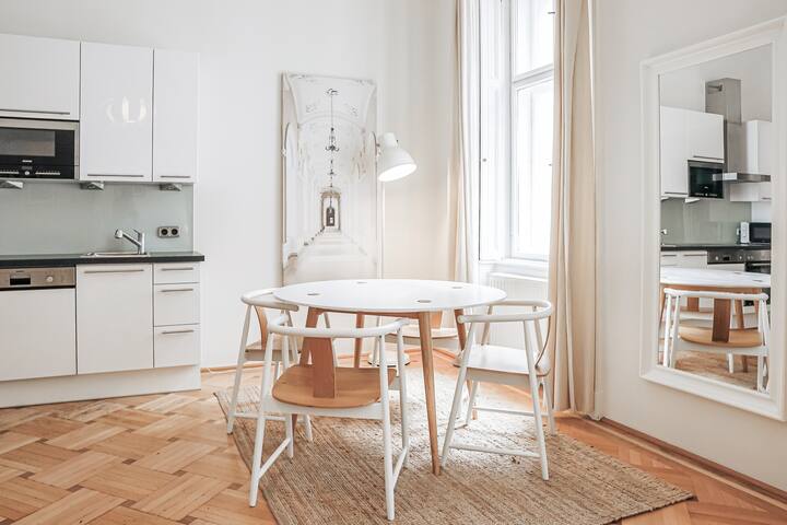 Georgeous Apartment near Stephansdom – Apt 14 gallery image 5