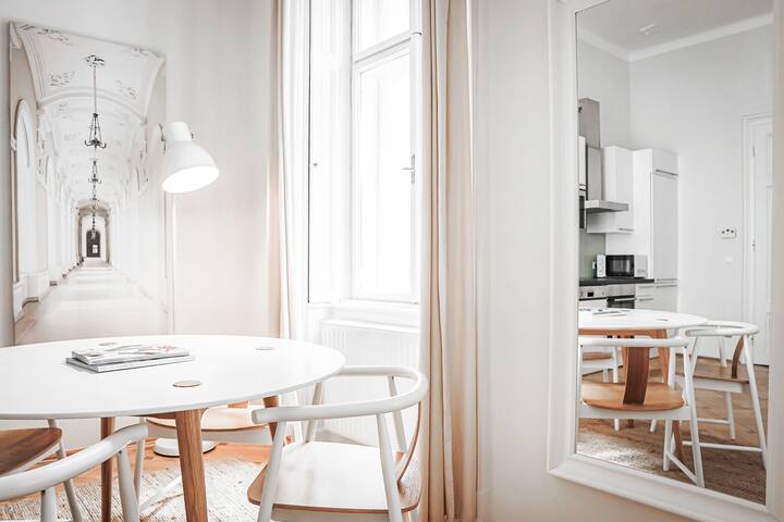 Georgeous Apartment near Stephansdom – Apt 14 gallery image 4