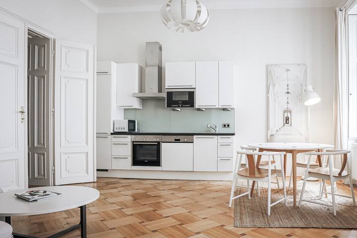 Georgeous Apartment near Stephansdom – Apt 14 gallery image 2