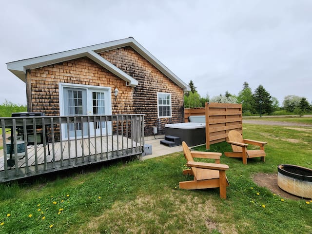 Tabusintac Chalets – Hot Tub Chalet