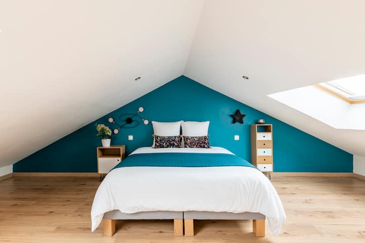 Вашата соба на горниот кат со приватен телевизор