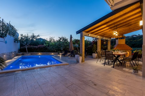 Luxury Residence Granić-Heated Pool & Gym-Discount