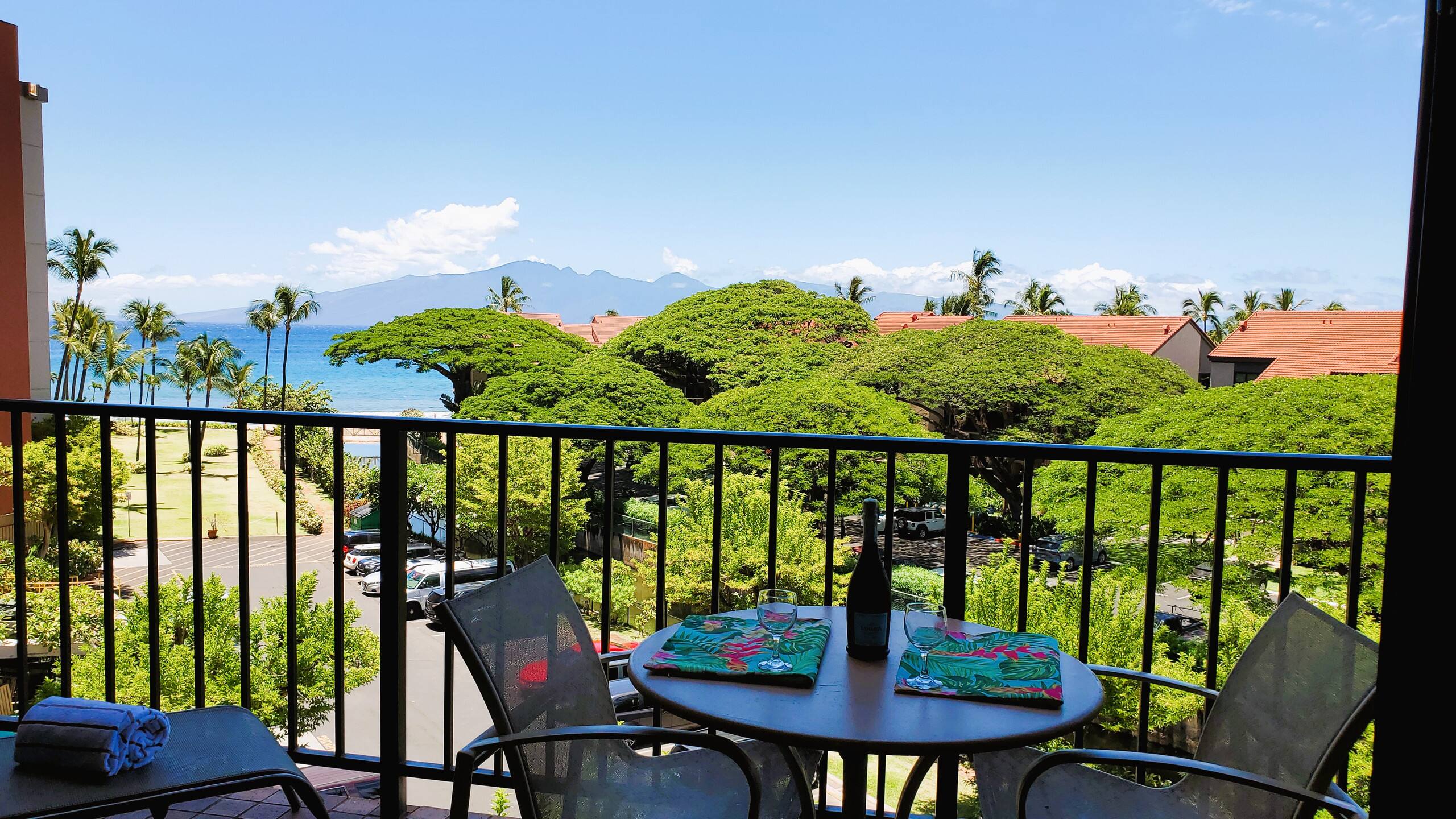 Condo in Lahaina · ★4.75 · 1 bedroom · 2 beds · 1 shared bath - Image 1
