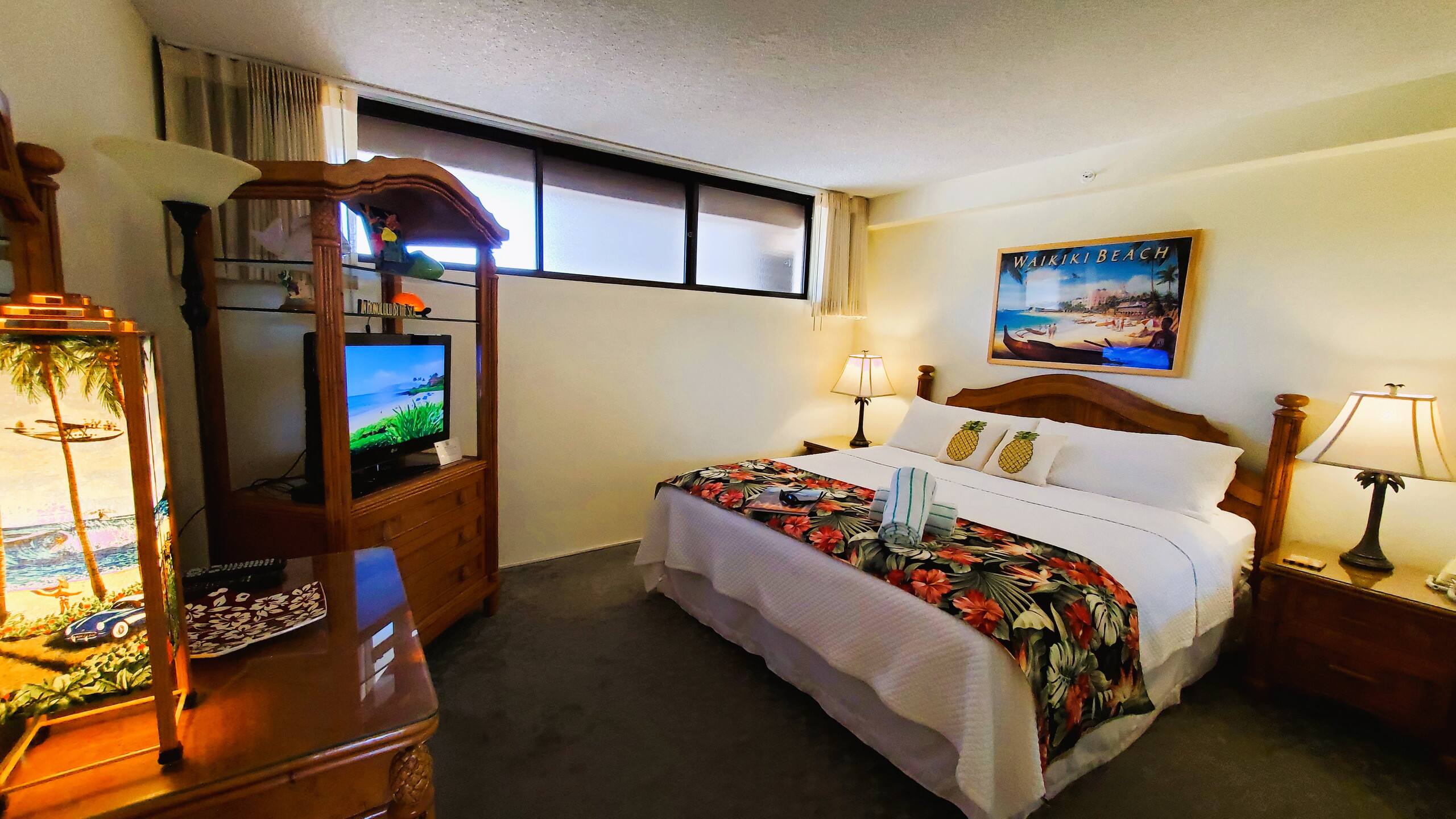 Condo in Lahaina · ★4.75 · 1 bedroom · 2 beds · 1 shared bath - Image 2