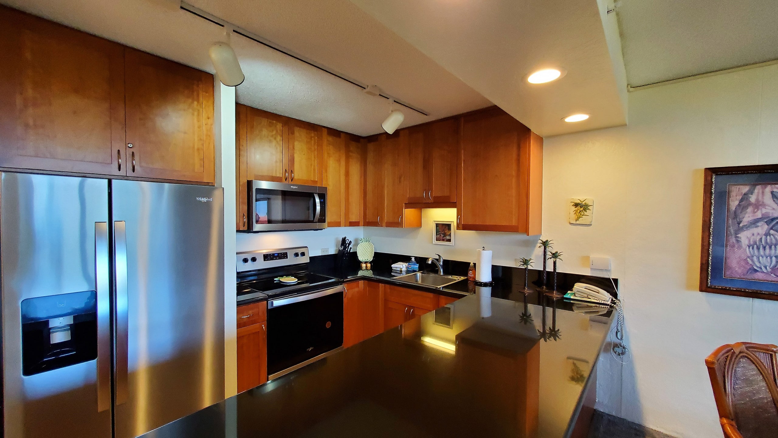 Condo in Lahaina · ★4.75 · 1 bedroom · 2 beds · 1 shared bath - Image 3