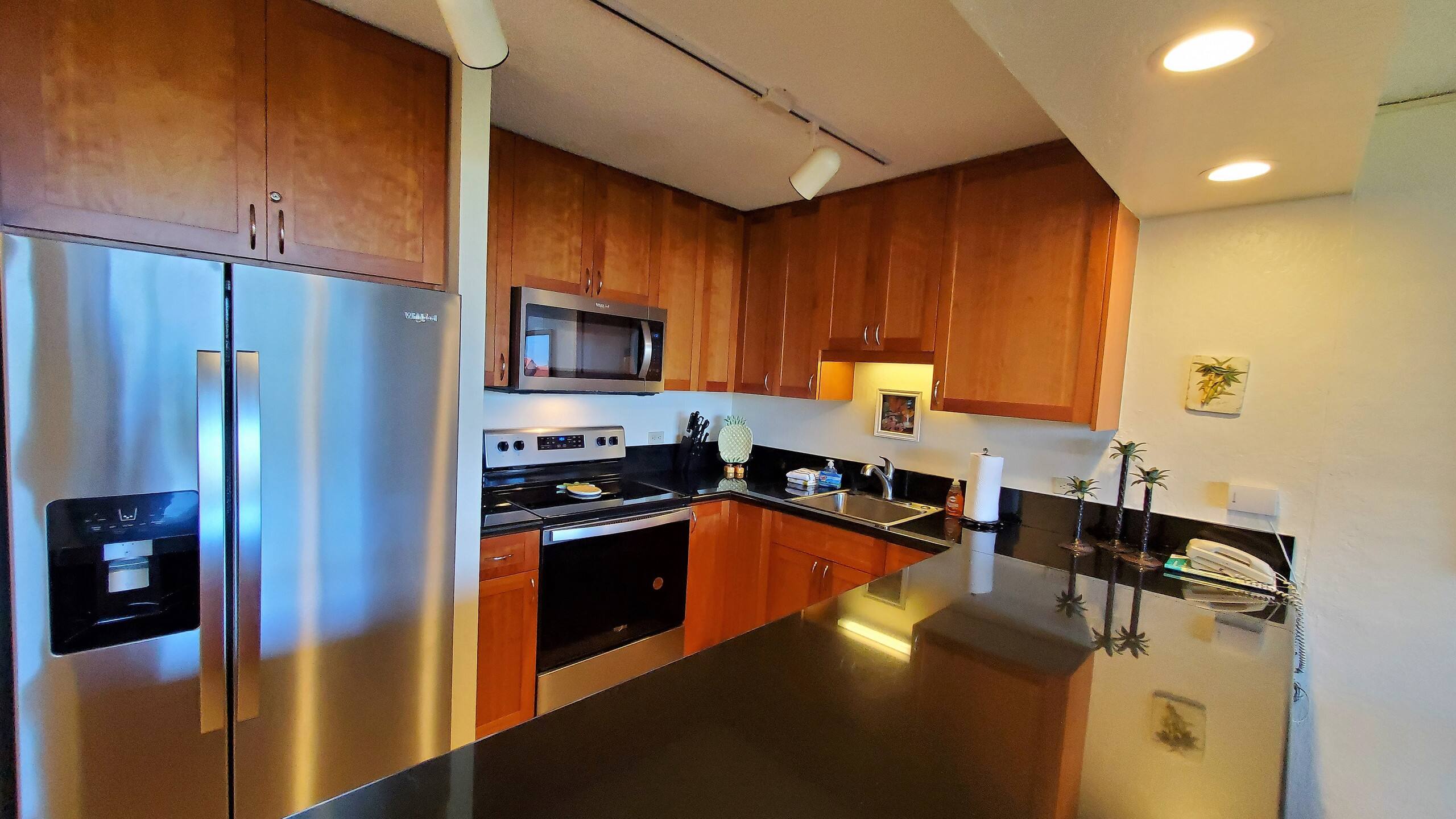 Condo in Lahaina · ★4.75 · 1 bedroom · 2 beds · 1 shared bath - Image 11