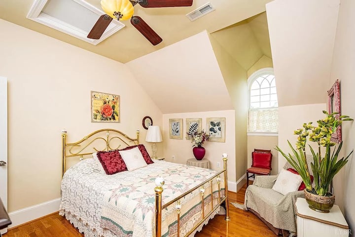 Dormitorio de invitados en la planta superior/baño de septiembre