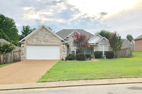 "Hospitality House"3 br 2 bth house N Jackson TN