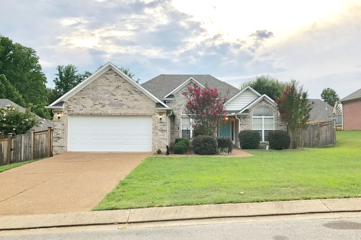"Hospitality House"3 br 2 bth house N Jackson TN