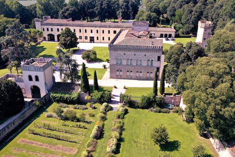 Corte - Stunning ancient Castle with heated pool