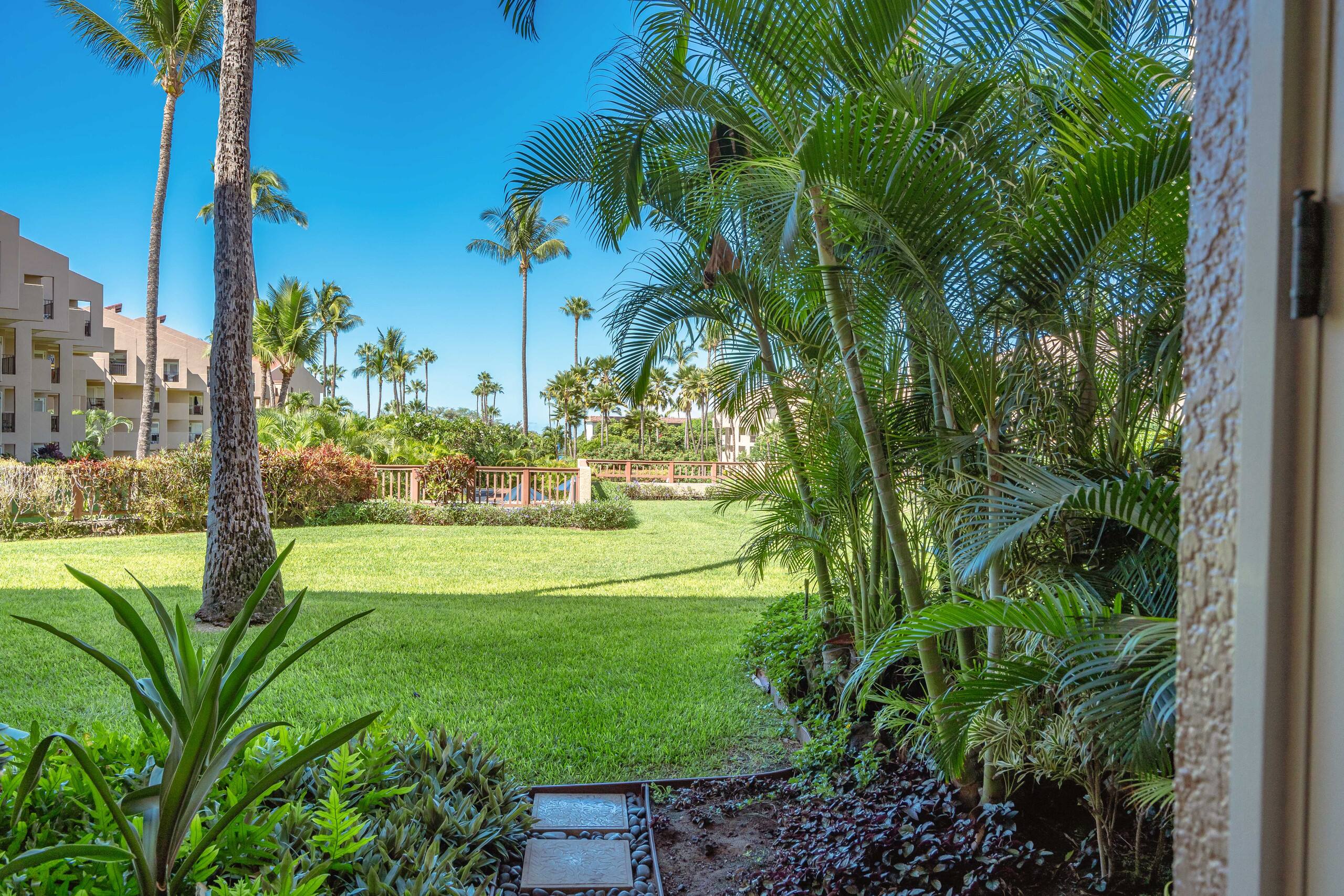 Newly Remodeled-Rare 2 Bedroom Ground Floor-AC - Image 28