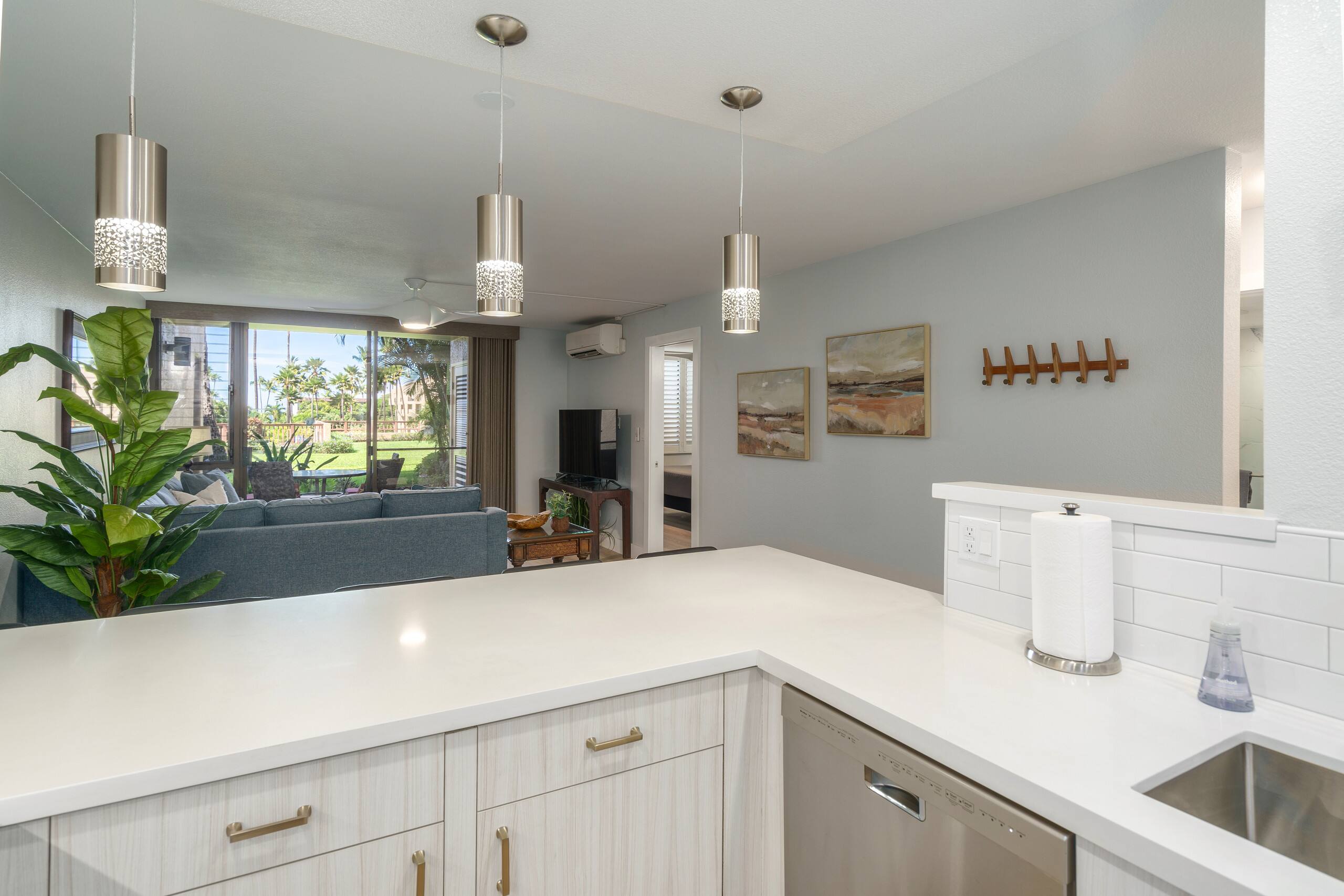 Newly Remodeled-Rare 2 Bedroom Ground Floor-AC - Image 18