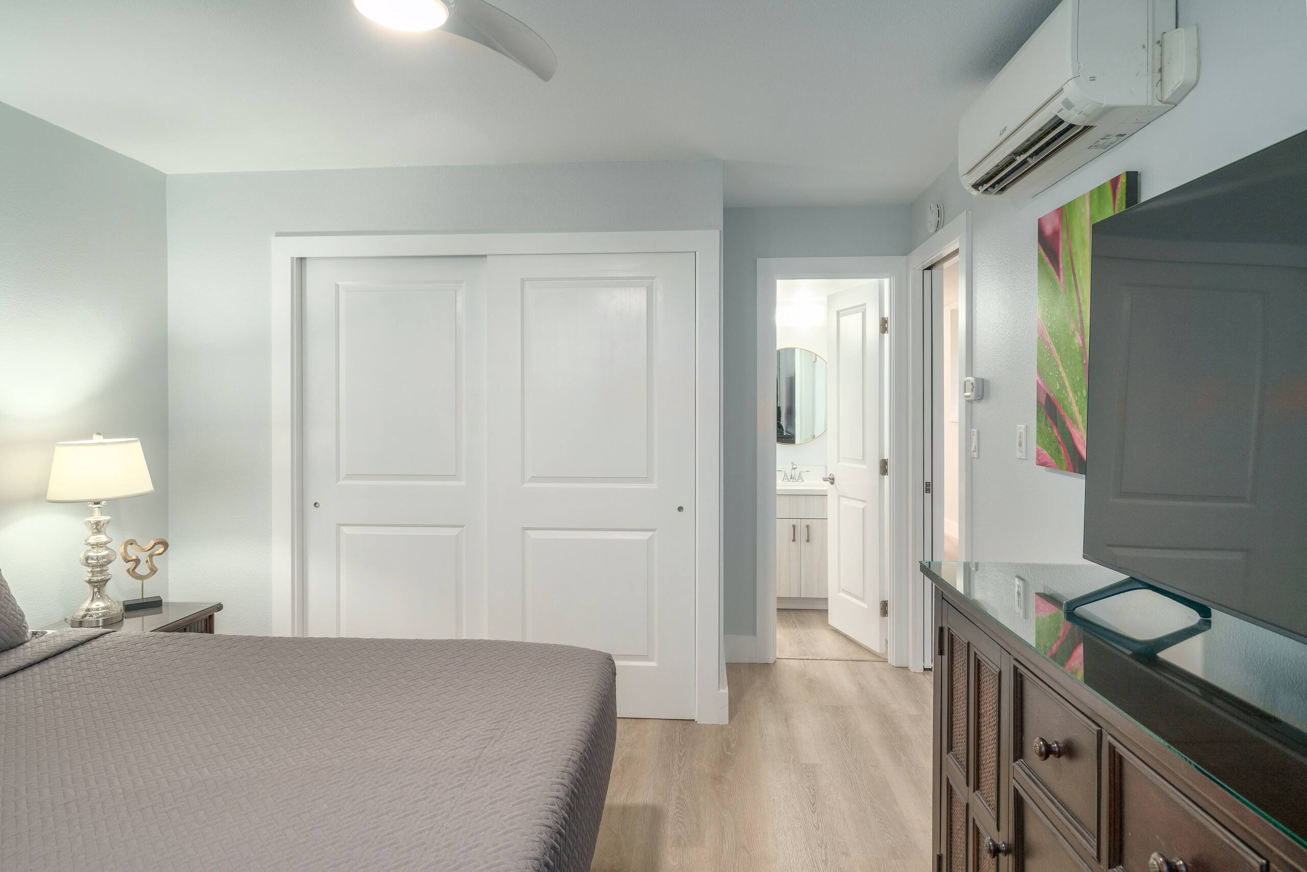 Newly Remodeled-Rare 2 Bedroom Ground Floor-AC - Image 21
