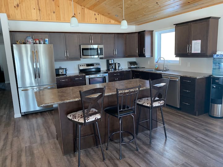 New Cabin 3 bedroom Near Beausejour Bungalows for Rent in Beausejour