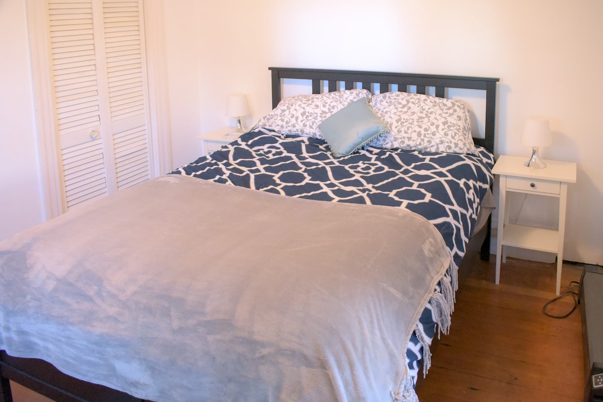 Weekly Discounts - Apartment w/ Private Deck