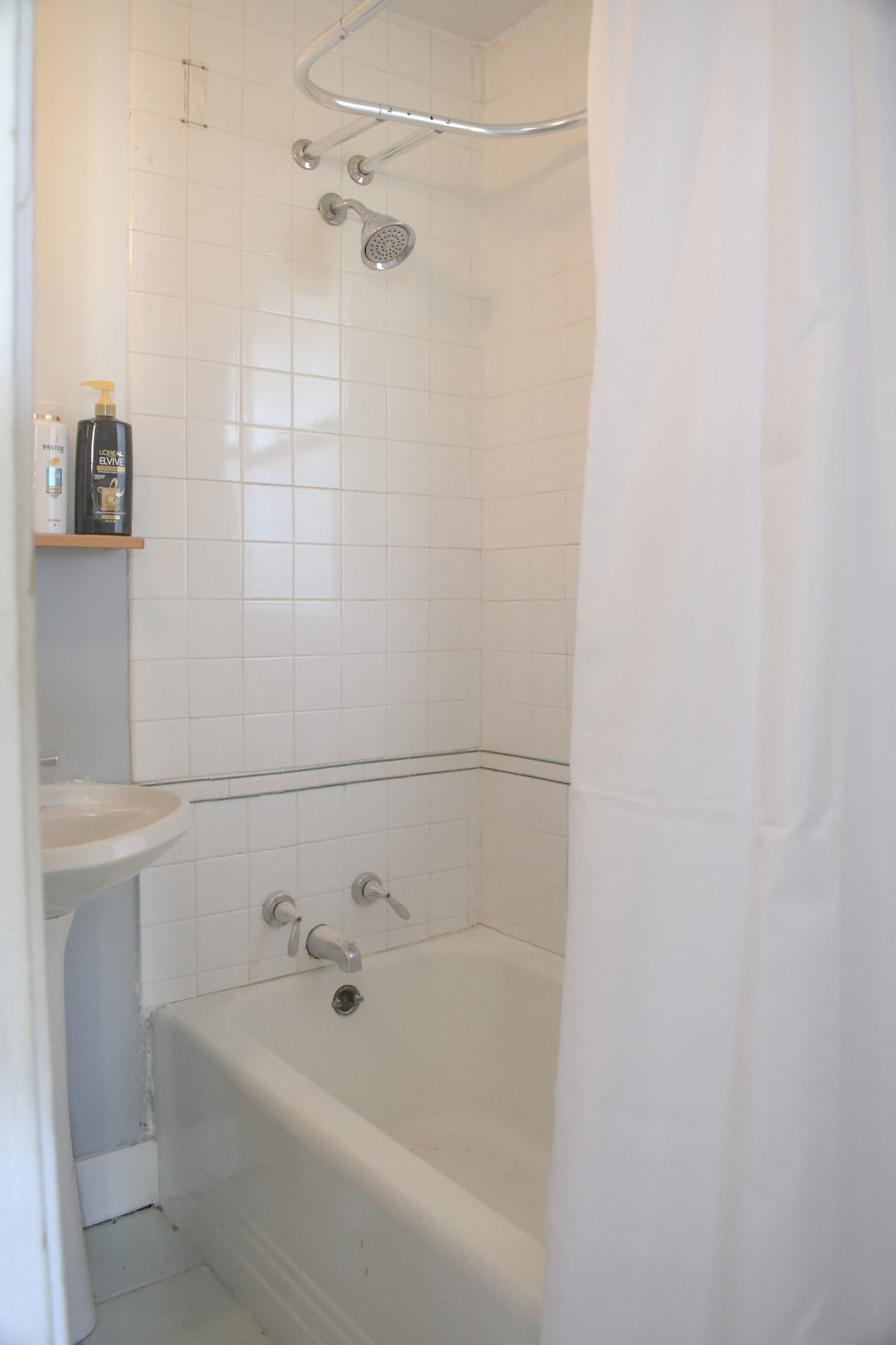 Weekly Discounts - Apartment w/ Private Deck