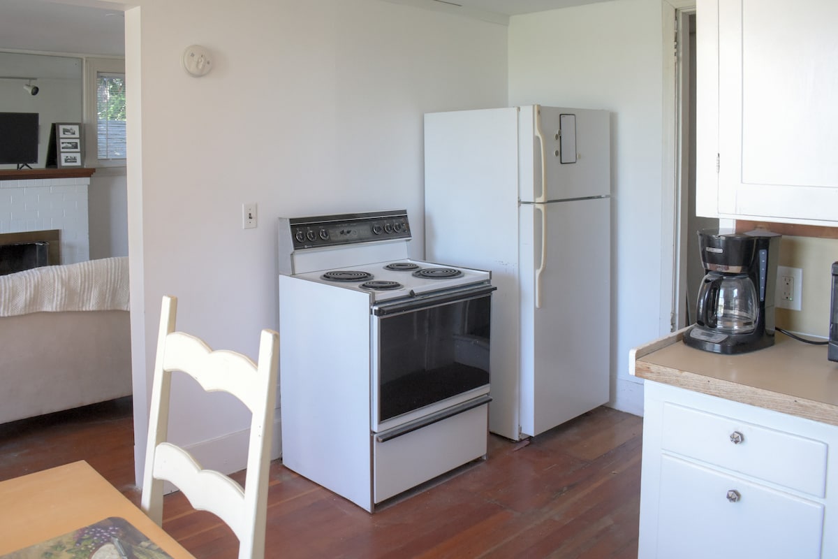 Weekly Discounts - Apartment w/ Private Deck
