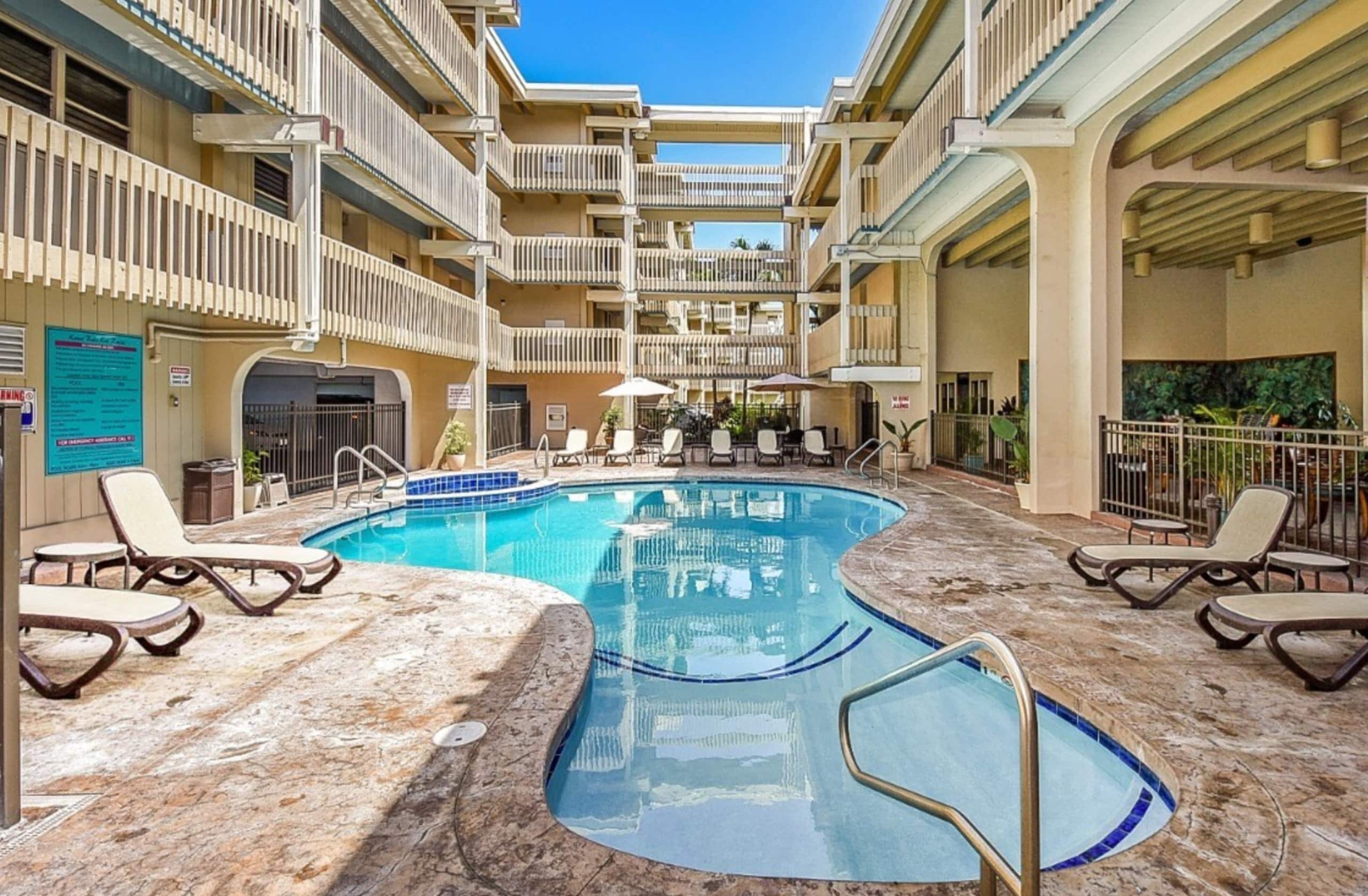 1 BR condo steps from Kona's premier surf break - Image 18