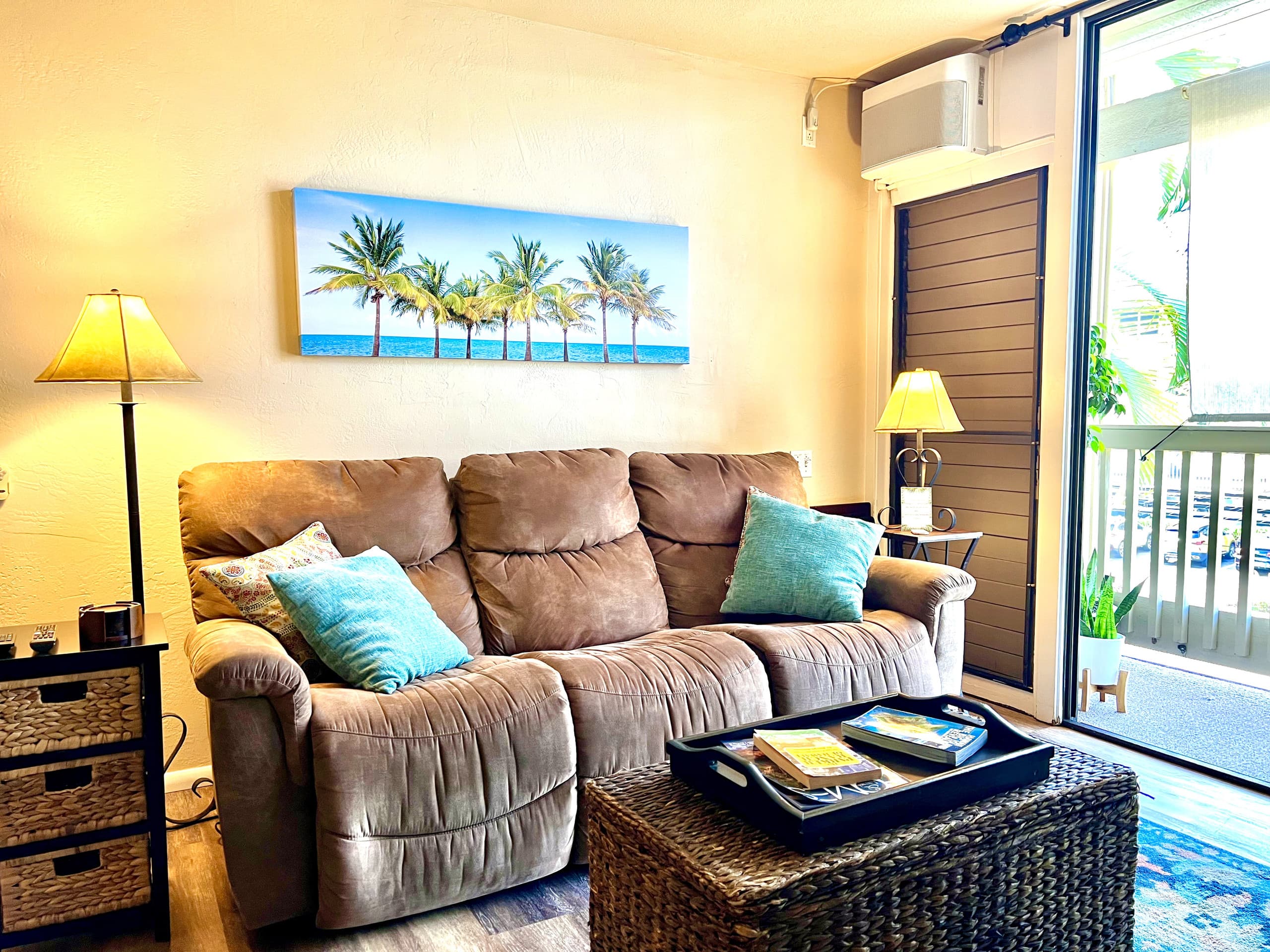 1 BR condo steps from Kona's premier surf break - Image 2